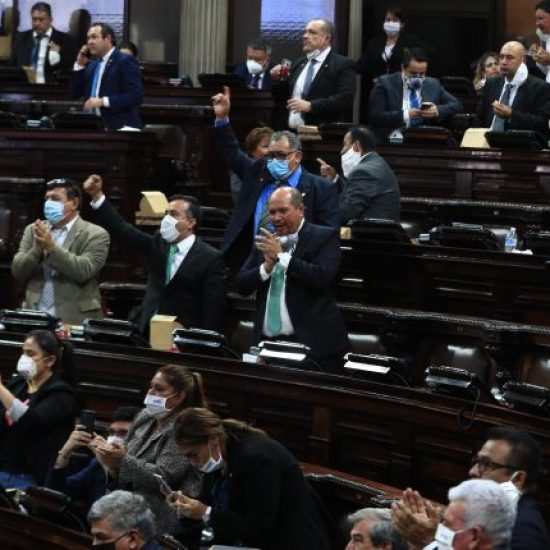 Sesin Plenaria en el Congreso de la Repblica, diputados votan a favor y rechazan veto del decreto 15-2020.

foto Carlos Hernndez
30/04/2020